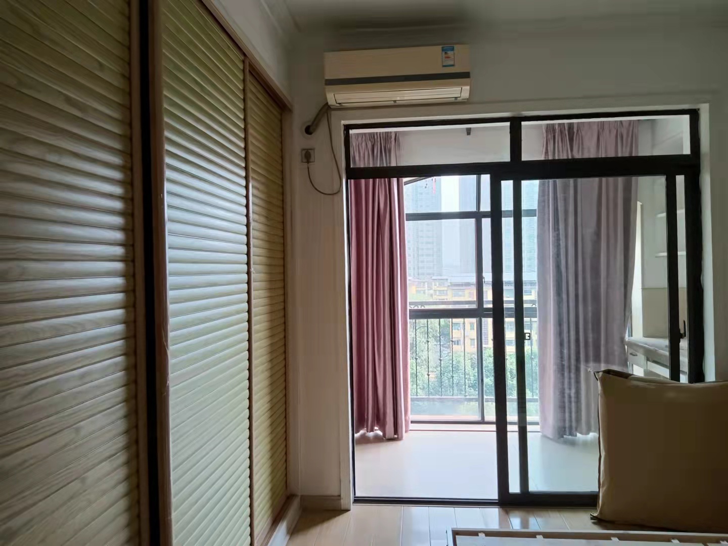 伴山公馆  3室2厅2卫    1500.0元/月 伴山公馆  3室2厅2卫    1500.0元/月室内图