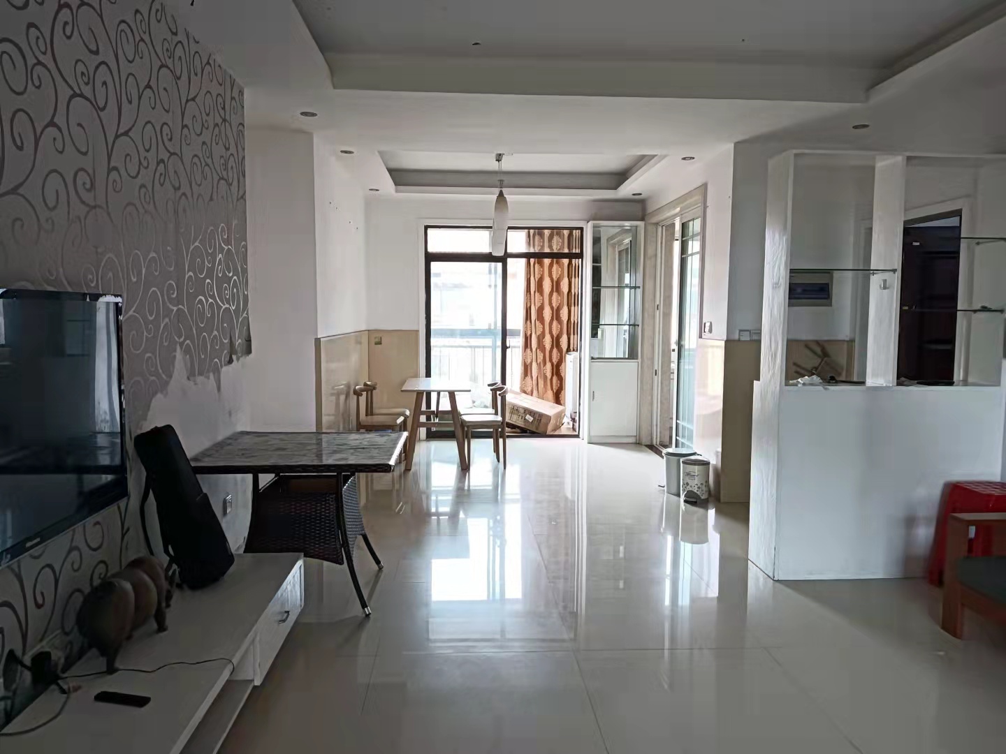 伴山公馆  3室2厅2卫    1500.0元/月 伴山公馆  3室2厅2卫    1500.0元/月室内图1