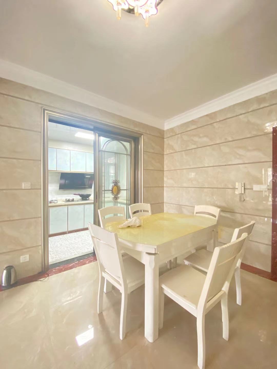 峰邸壹号 3室2厅2卫 2100.0元/月 峰邸壹号 3室2厅2卫 2100.0元/月室内图