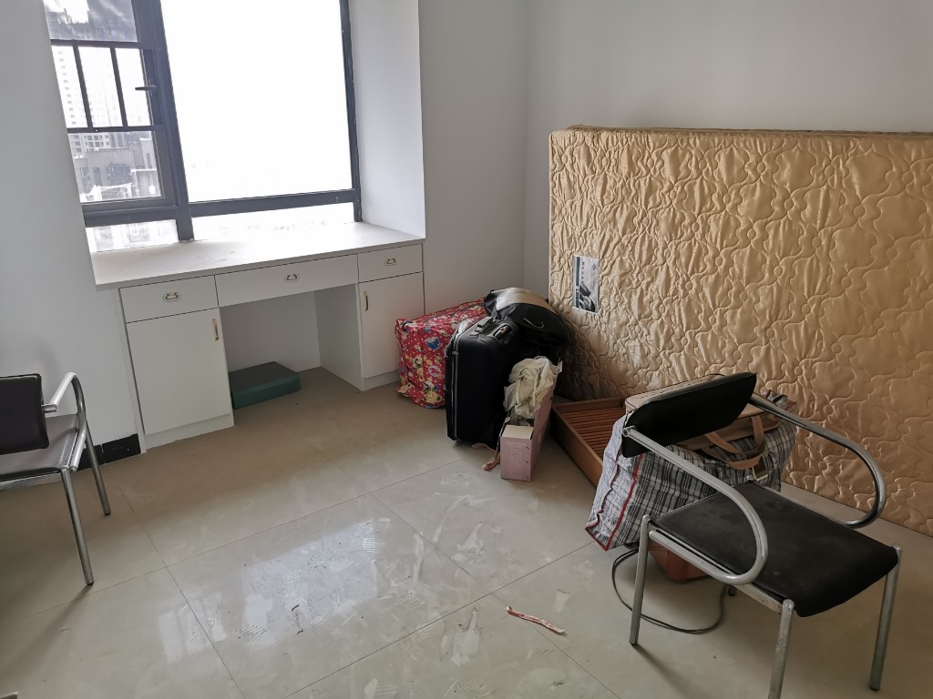 勤诚达新界  3室2厅1卫    2500.0元/月室内图