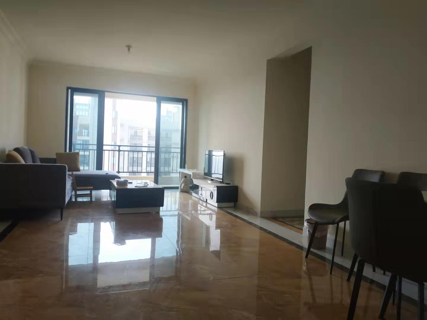 碧桂园梓山府 3室2厅2卫 2400.0元/月 碧桂园梓山府 3室2厅2卫 2400.0元/月室内图