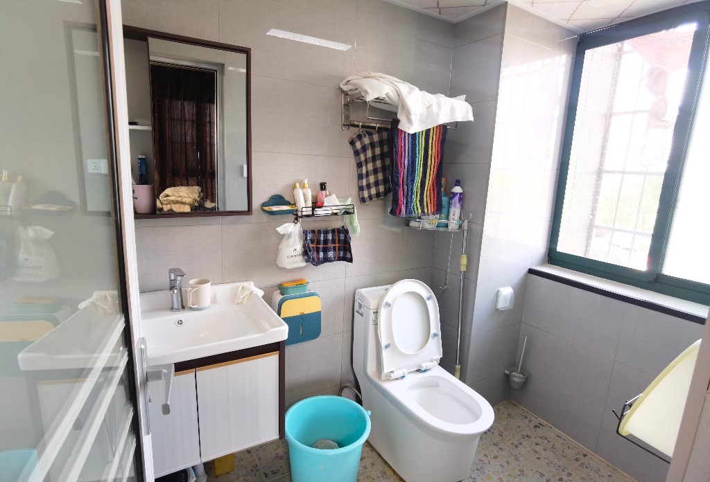 湖景名城 3室2厅2卫 79.0万 湖景名城 3室2厅2卫 79.0万客厅