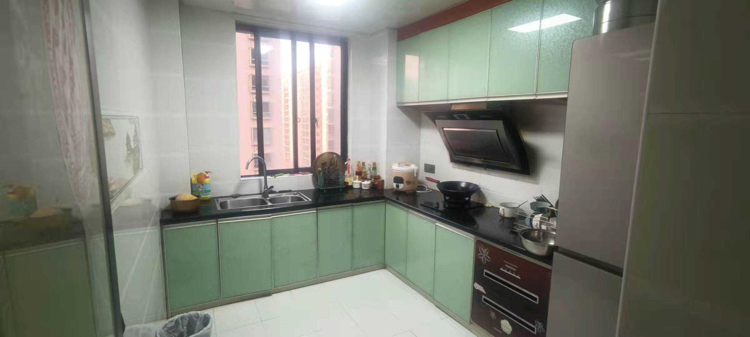 新华名筑  3室2厅2卫    2200.0元/月 新华名筑  3室2厅2卫    2200.0元/月室内图