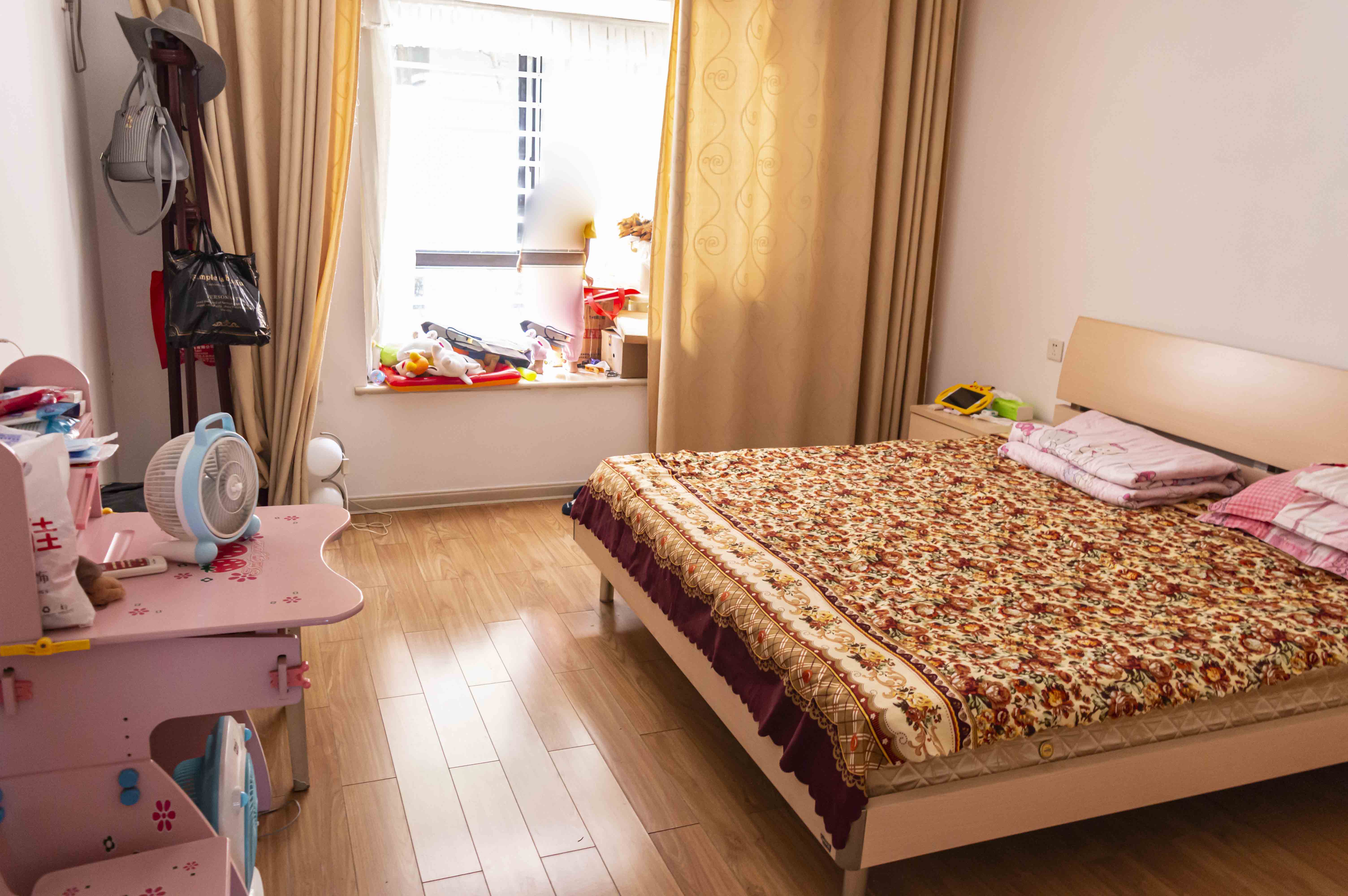 上城世家 3室2厅2卫 80.0万 上城世家 3室2厅2卫 80.0万客厅