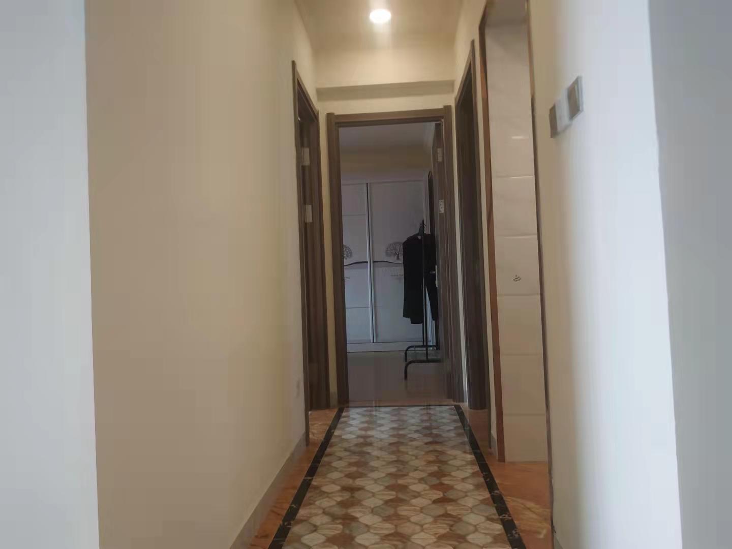 碧桂园梓山府 3室2厅2卫 2400.0元/月 碧桂园梓山府 3室2厅2卫 2400.0元/月室内图