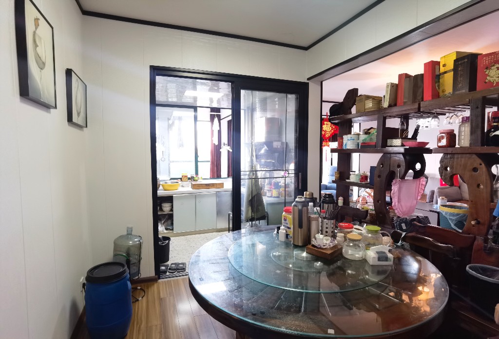 湖景名城 3室2厅2卫 79.0万 湖景名城 3室2厅2卫 79.0万客厅