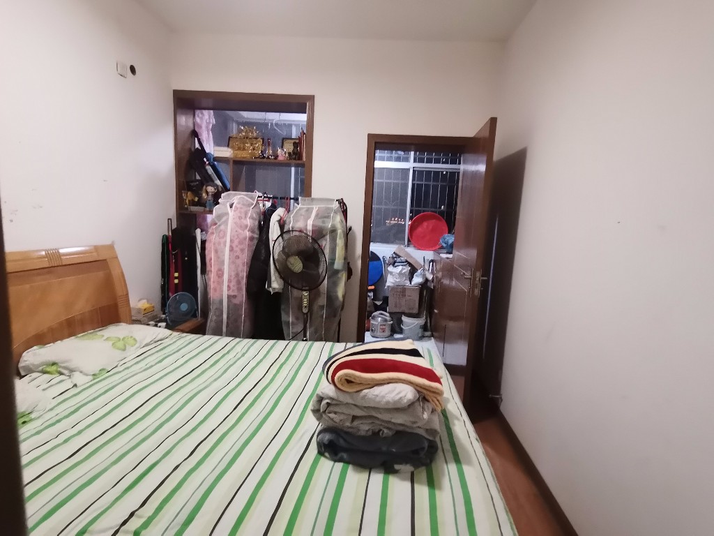 金帆小区 2室1厅1卫 32.8万 金帆小区 2室1厅1卫 32.8万客厅