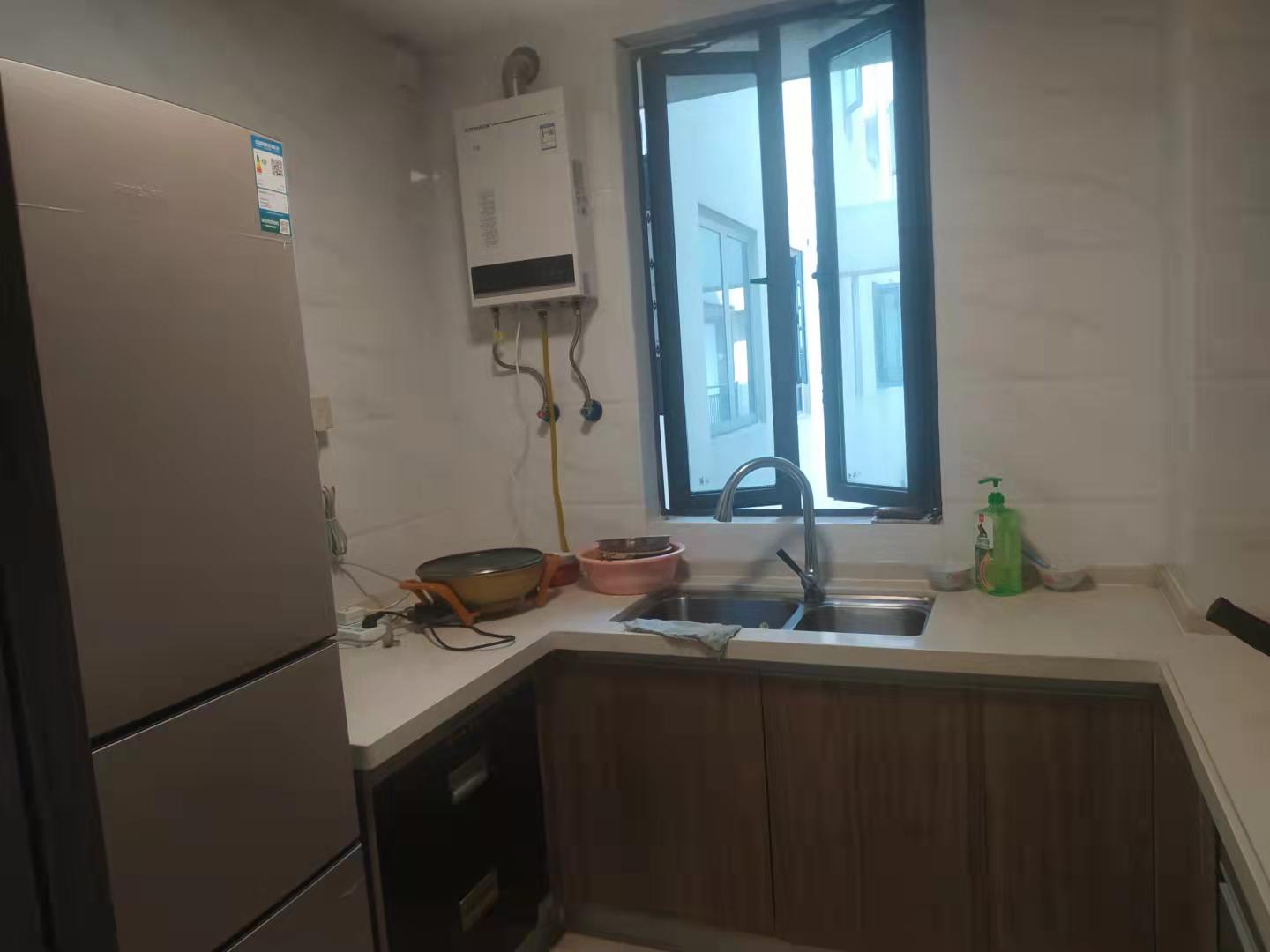 碧桂园梓山府 3室2厅2卫 2400.0元/月 碧桂园梓山府 3室2厅2卫 2400.0元/月室内图