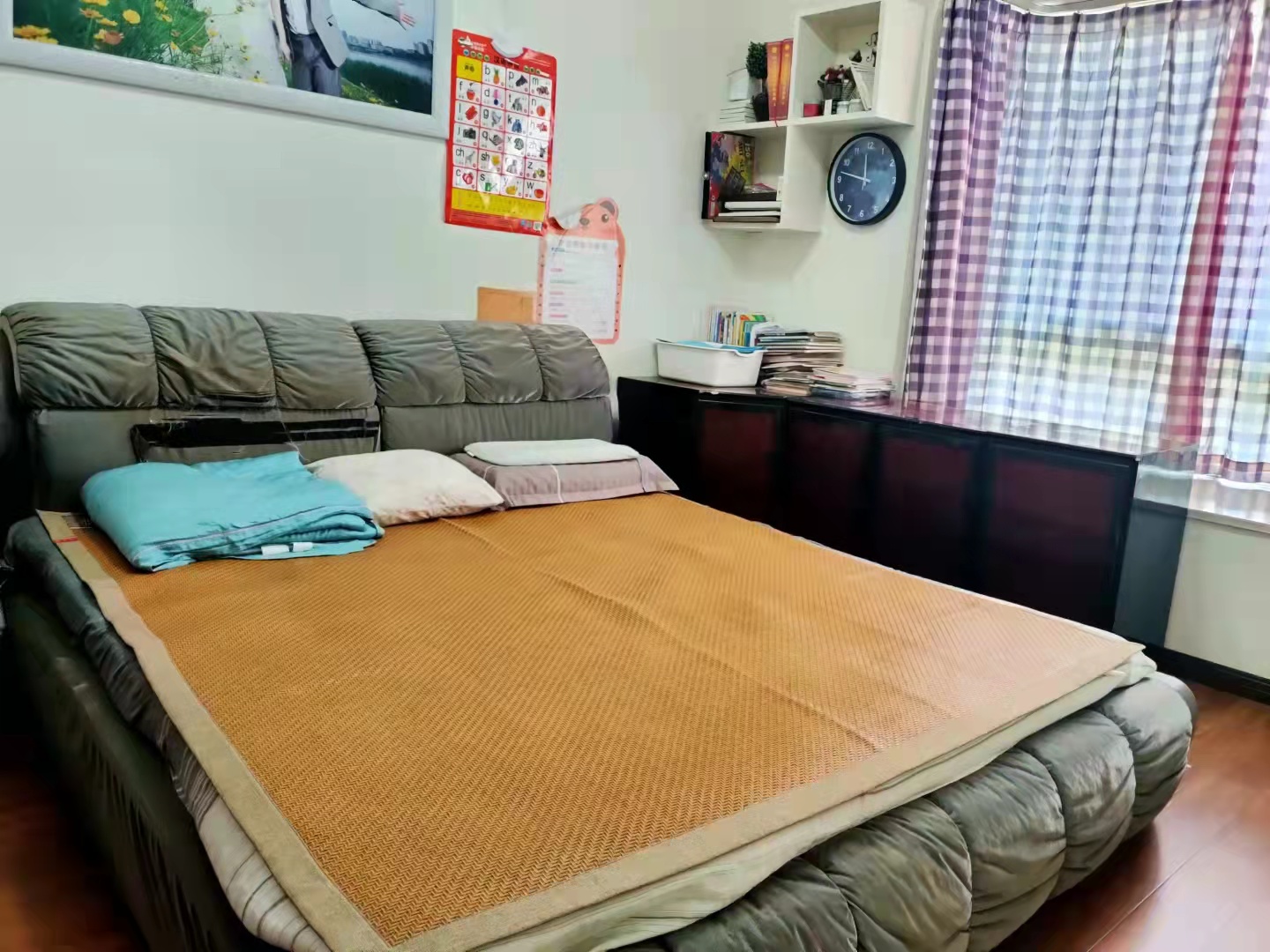 蓝筹公寓二期2-3栋 2室2厅1卫 54.0万 蓝筹公寓二期2-3栋 2室2厅1卫 54.0万客厅