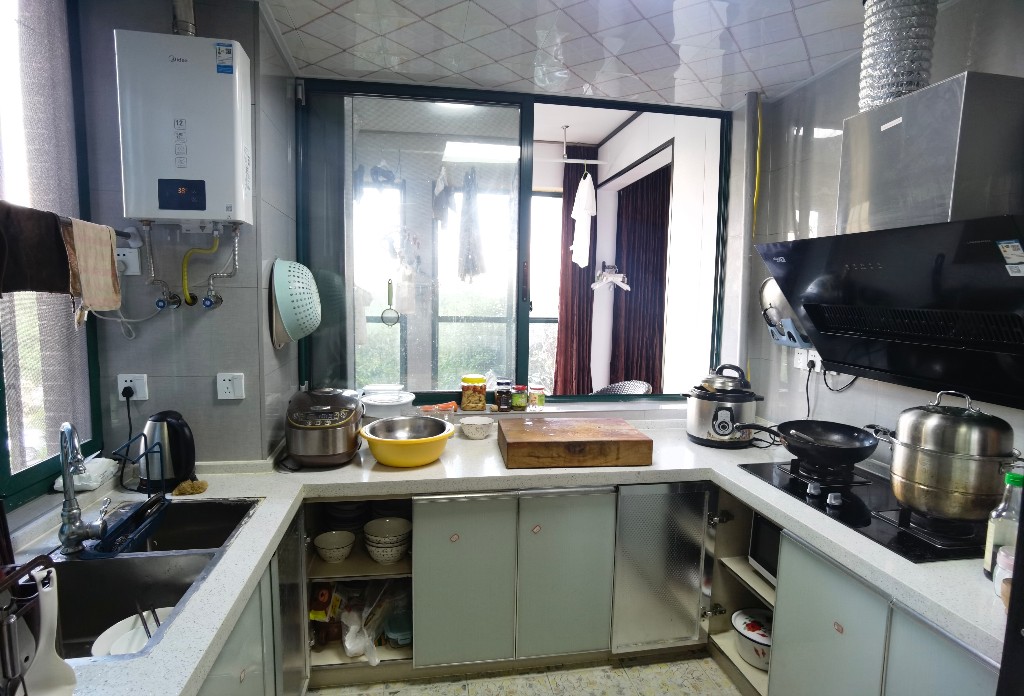 湖景名城 3室2厅2卫 79.0万 湖景名城 3室2厅2卫 79.0万客厅