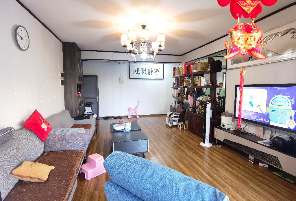 湖景名城 3室2厅2卫 79.0万 湖景名城 3室2厅2卫 79.0万客厅