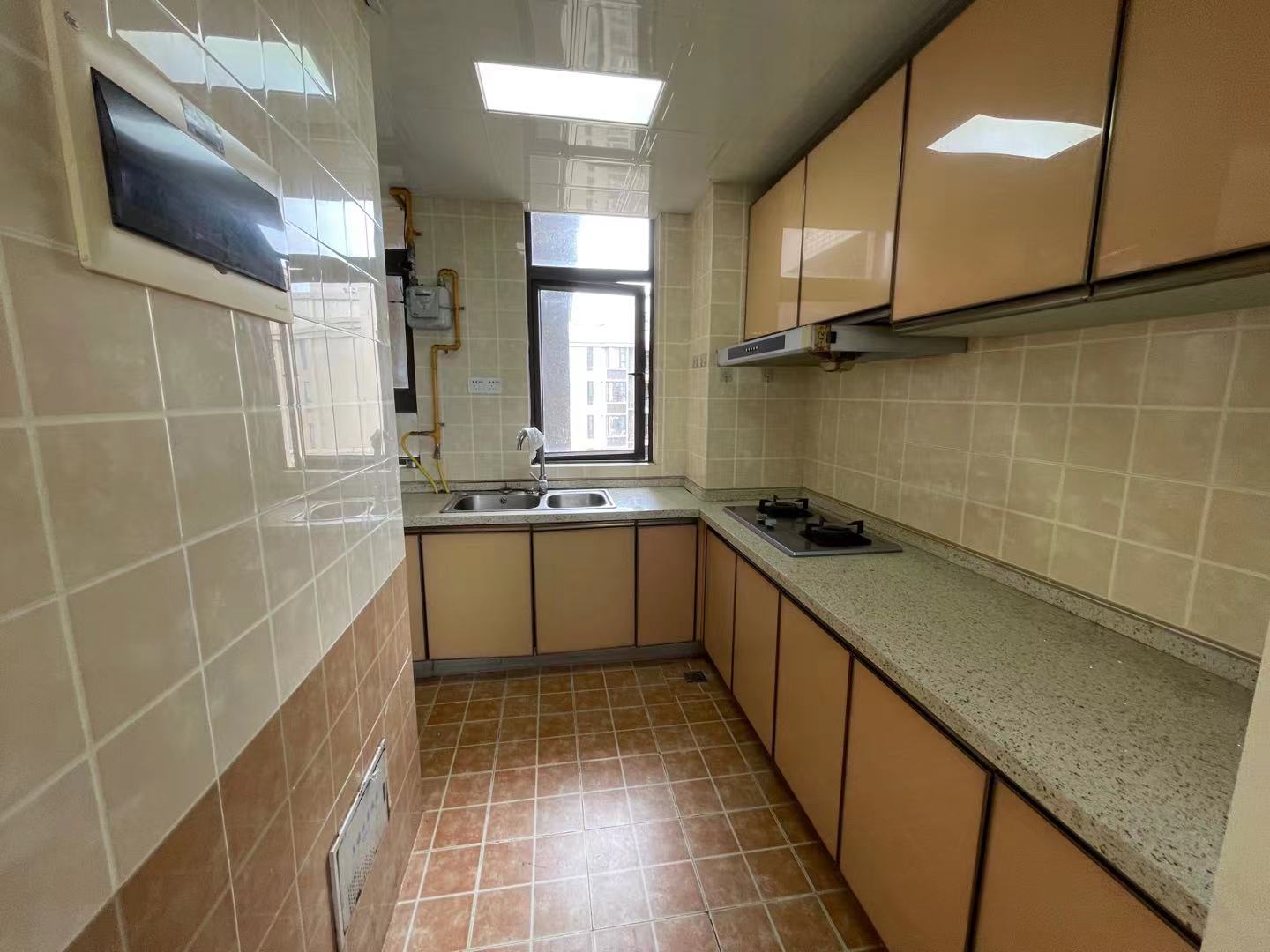 南湖世纪 3室2厅2卫 3300.0元/月 南湖世纪 3室2厅2卫 3300.0元/月室内图