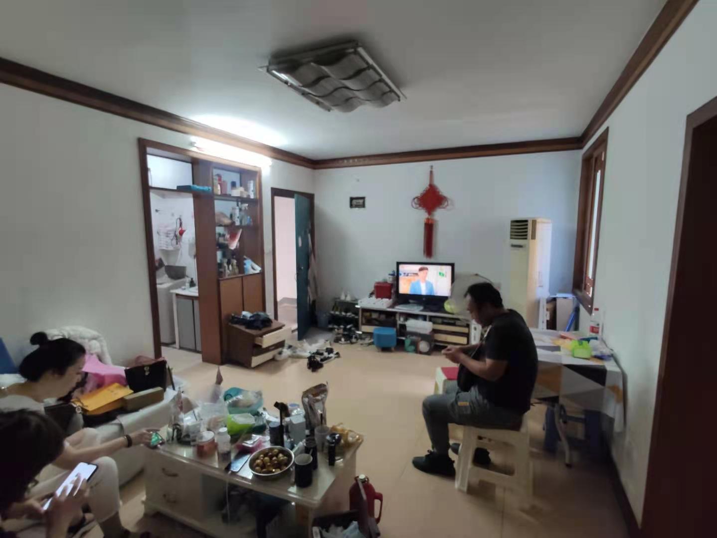 铁路生活区 3室2厅1卫 1300.0元/月 铁路生活区 3室2厅1卫 1300.0元/月室内图