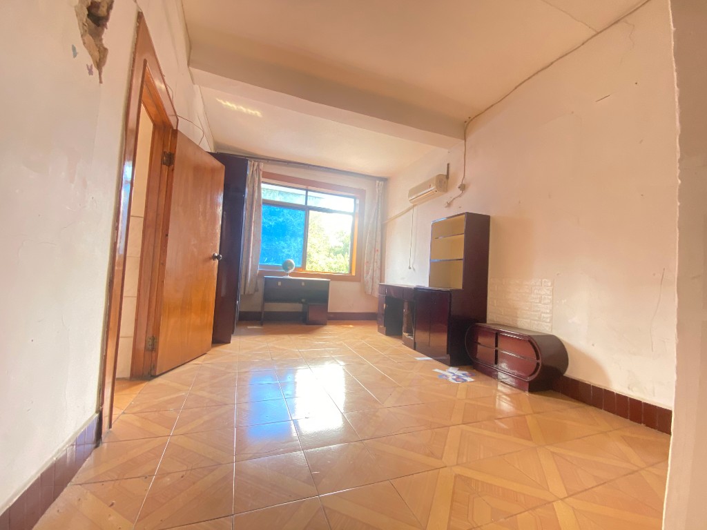 粮食局家属楼 4室2厅1卫 900.0元/月 粮食局家属楼 4室2厅1卫 900.0元/月室内图