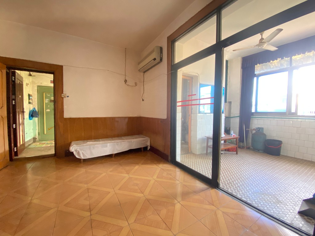 粮食局家属楼 4室2厅1卫 900.0元/月 粮食局家属楼 4室2厅1卫 900.0元/月室内图