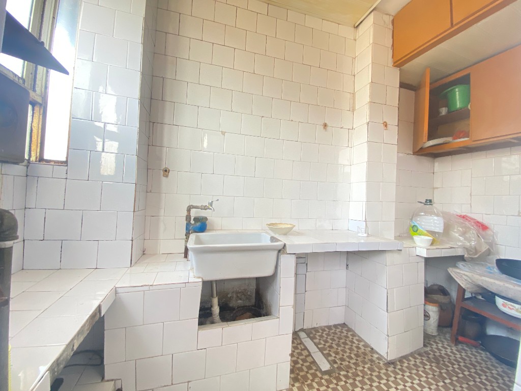 粮食局家属楼 4室2厅1卫 900.0元/月 粮食局家属楼 4室2厅1卫 900.0元/月室内图