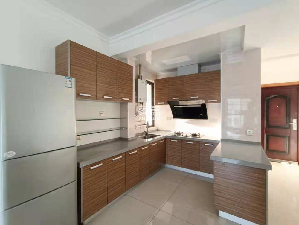 星河国际  3室2厅1卫    2200.0元/月