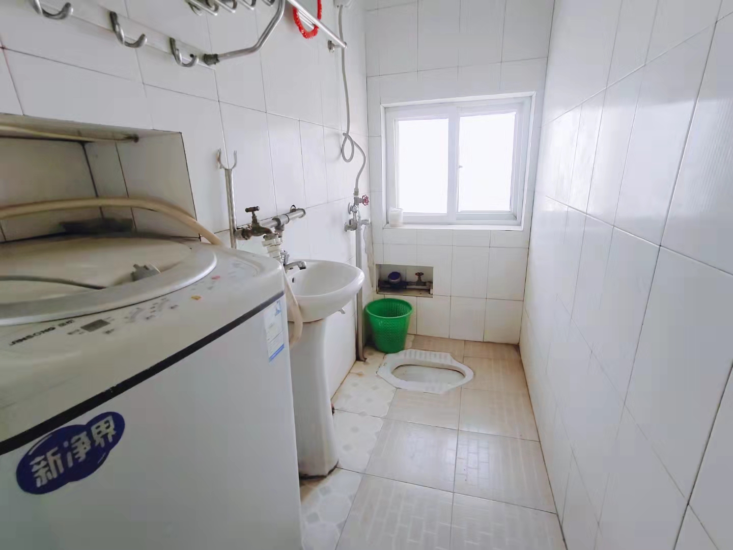 华银南苑  3室1厅1卫   1400.00元/月室内图