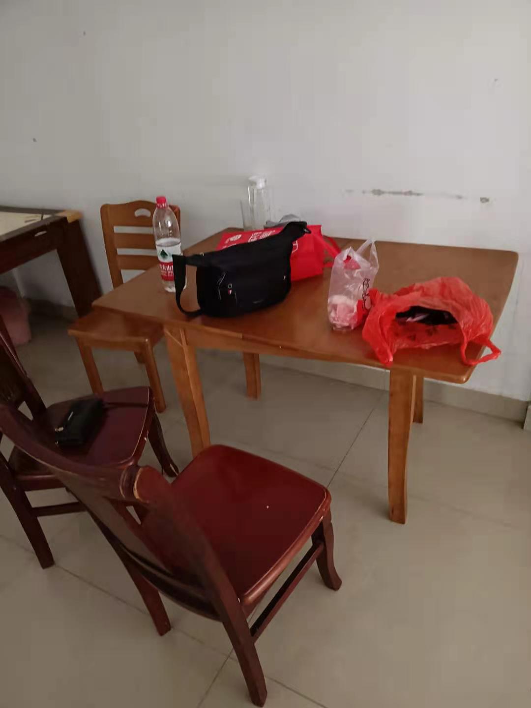 湘苑小区 3室2厅2卫 1300.0元/月 湘苑小区 3室2厅2卫 1300.0元/月室内图