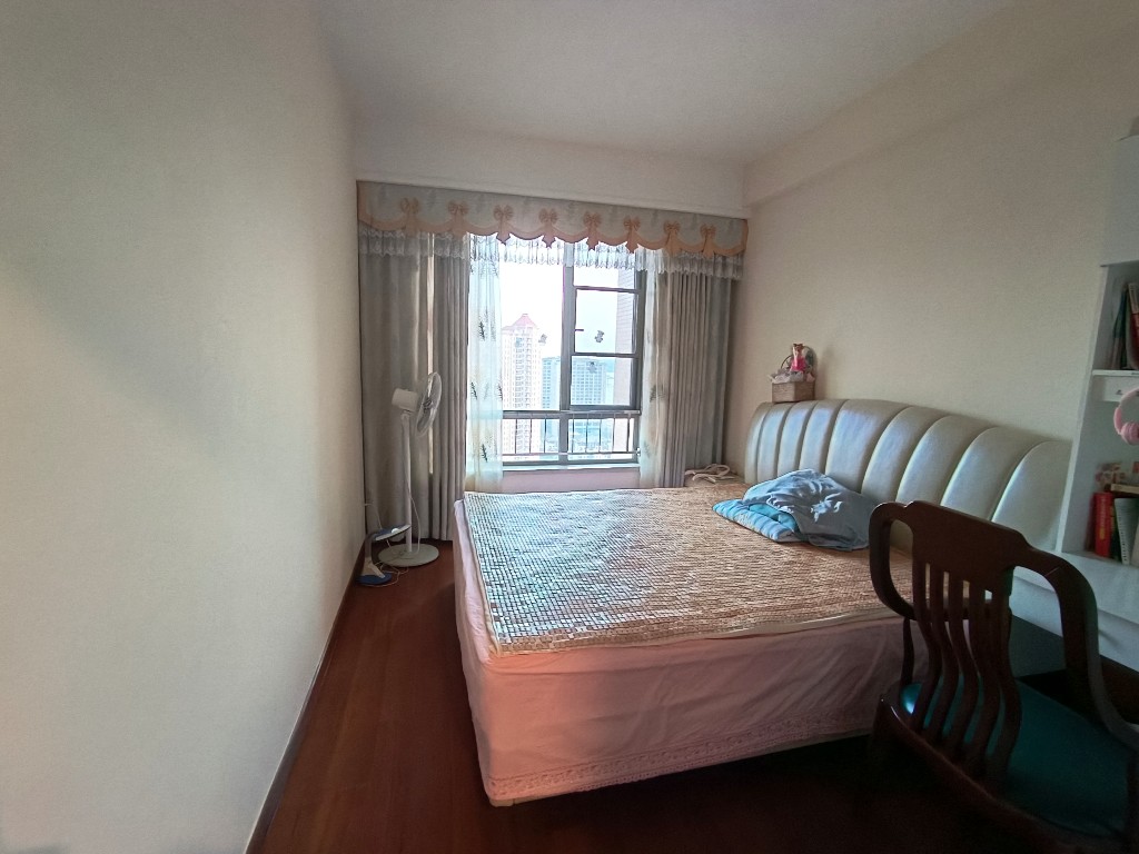 晋合湘水湾三期 4室1厅2卫 155.0万 晋合湘水湾三期 4室1厅2卫 155.0万客厅