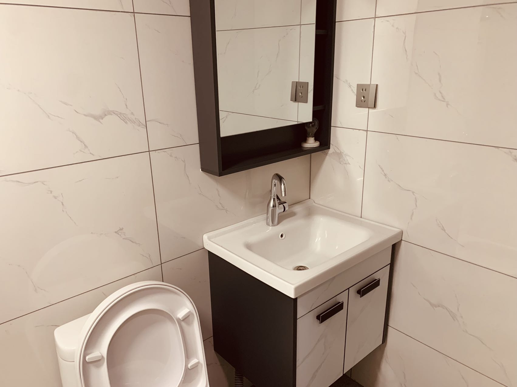 怡海星城  1室1厅1卫    1200.0元/月室内图