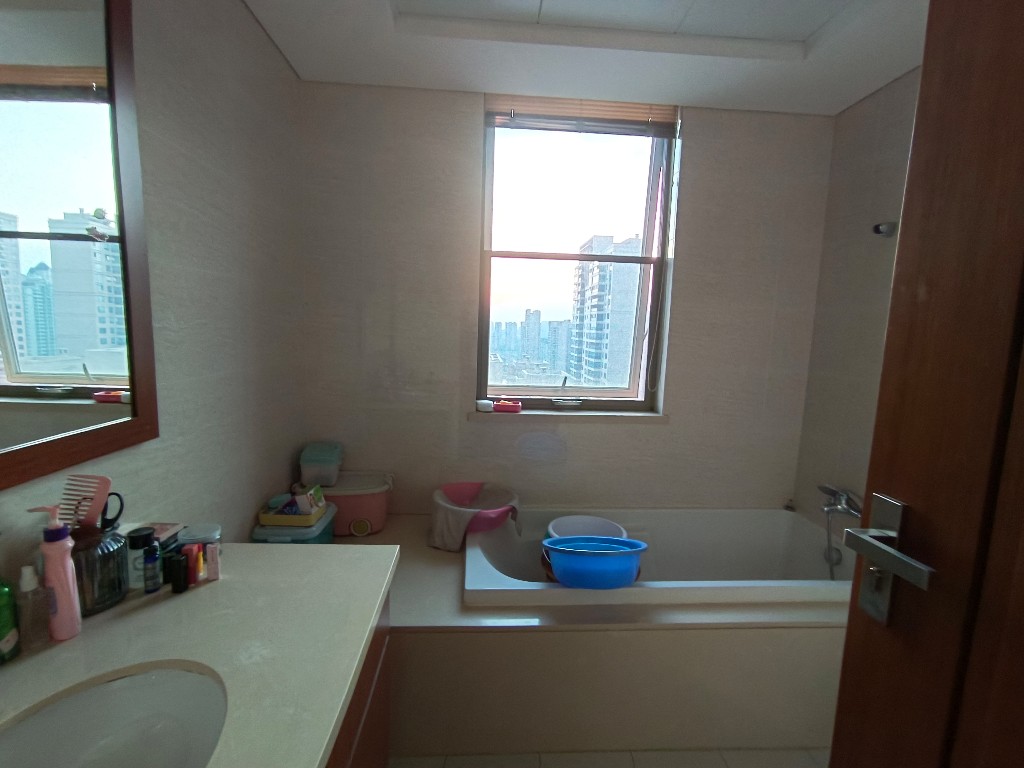 晋合湘水湾三期 4室1厅2卫 155.0万 晋合湘水湾三期 4室1厅2卫 155.0万客厅