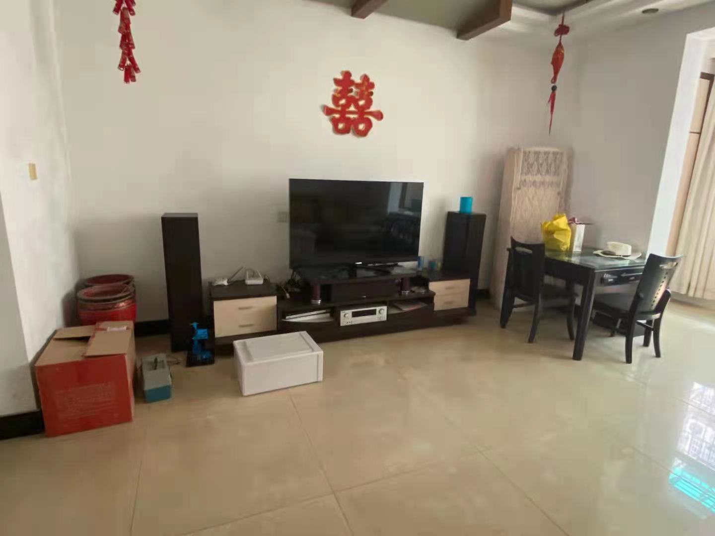 兴明小区  3室2厅1卫   55.00万卧室