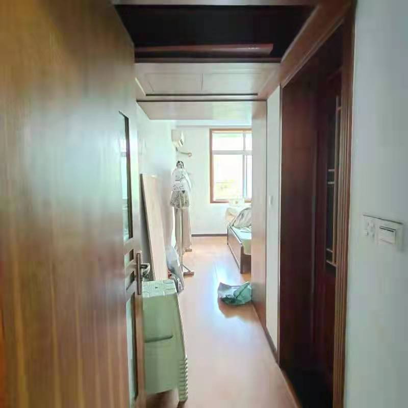 兴明小区  3室2厅2卫   50.80万客厅