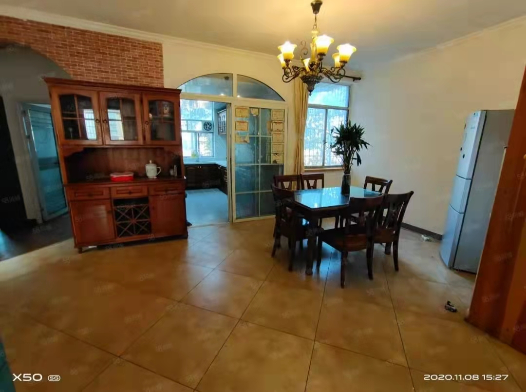 康泰花园  3室2厅2卫    68.8万 康泰花园  3室2厅2卫    68.8万客厅