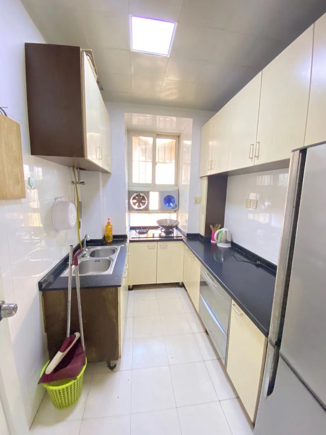 尚岳嘉苑 3室2厅1卫 1300.0元/月 尚岳嘉苑 3室2厅1卫 1300.0元/月室内图