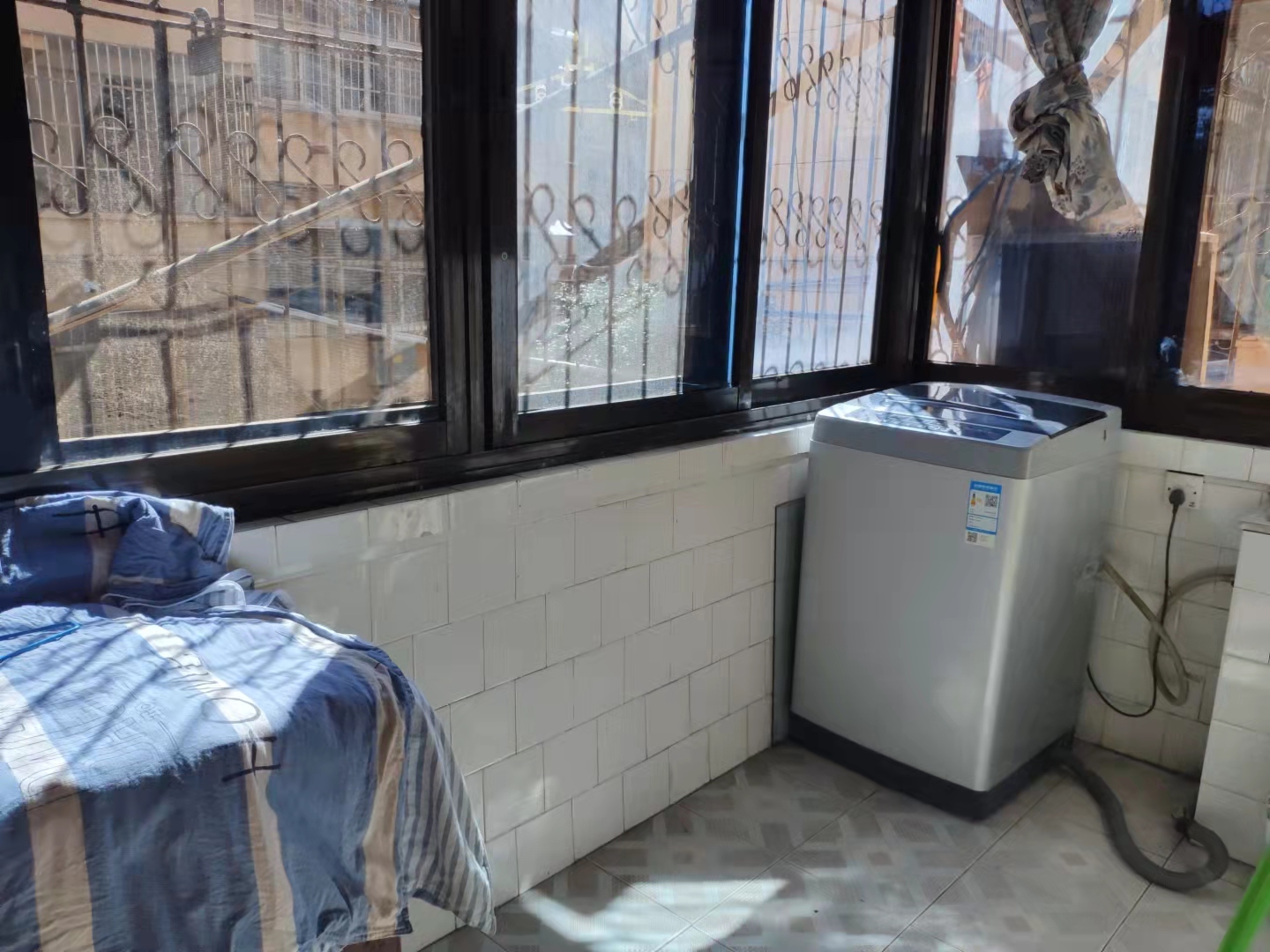 野鸭冲(新屋街) 3室1厅1卫 1200.0元/月 野鸭冲(新屋街) 3室1厅1卫 1200.0元/月室内图