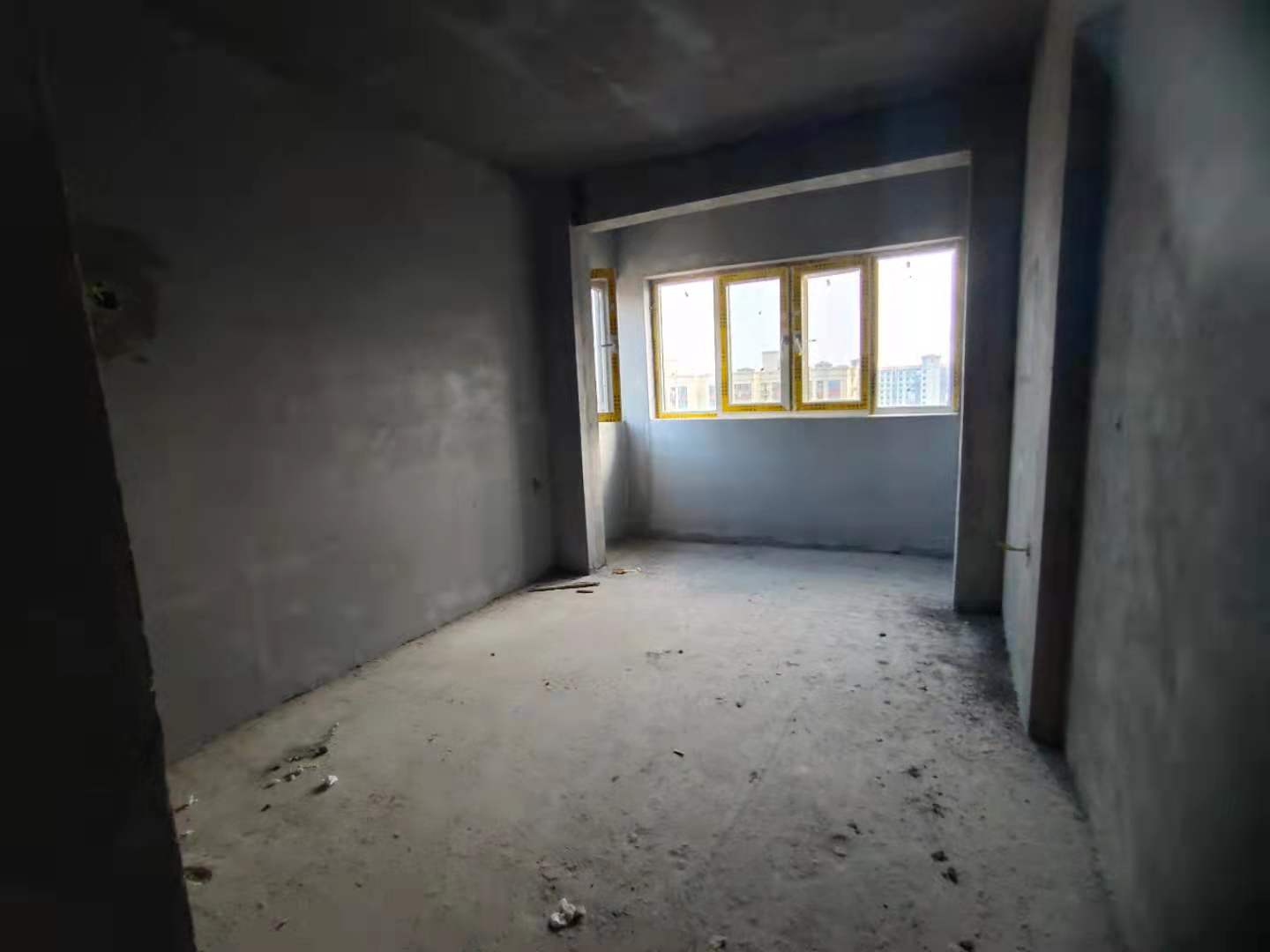 诚信广场 3室2厅2卫 73.8万 诚信广场 3室2厅2卫 73.8万卧室