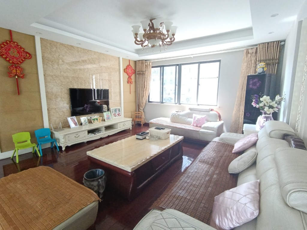 城市风景  3室2厅2卫    108.8万 城市风景  3室2厅2卫    108.8万客厅