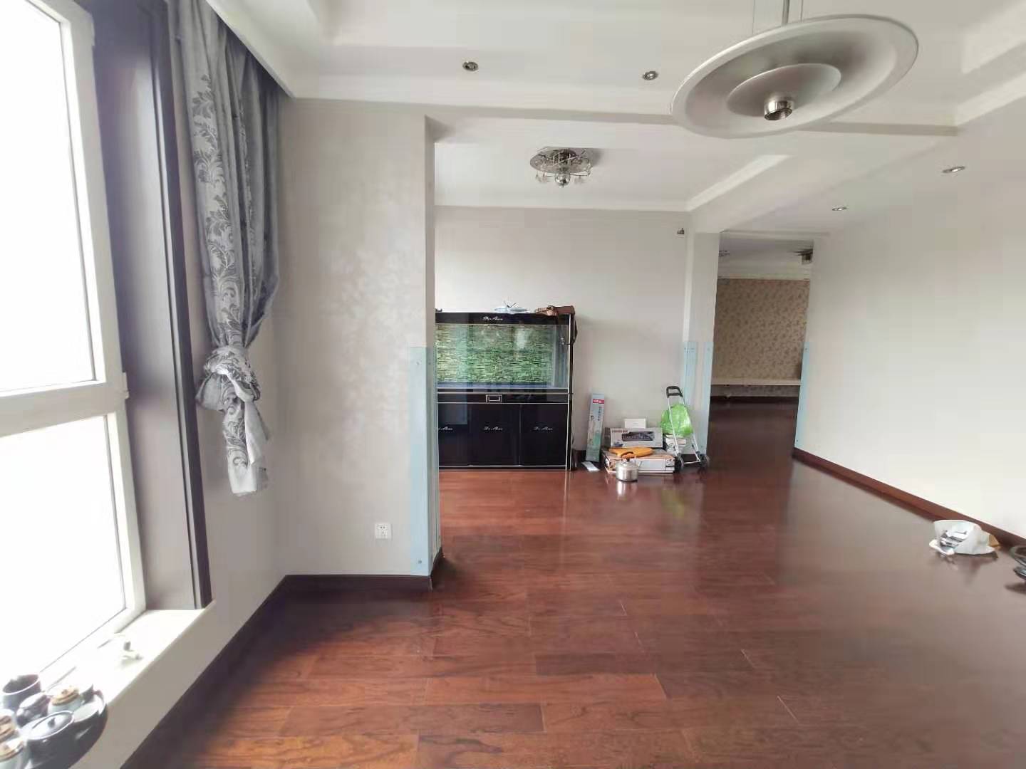 中海观园  3室2厅2卫   3300.00元/月室内图