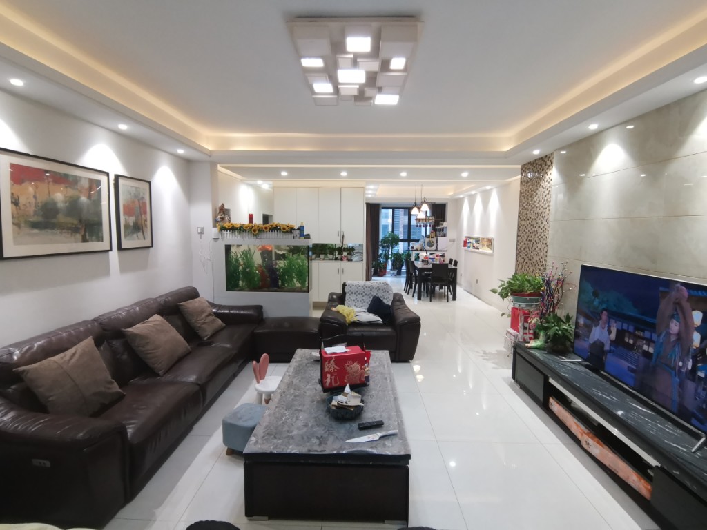 湘银星城  4室2厅2卫    148.0万客厅