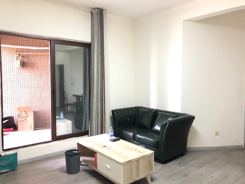 南湖半岛 2室1厅1卫 2400.00元/月 南湖半岛 2室1厅1卫 2400.00元/月室内图