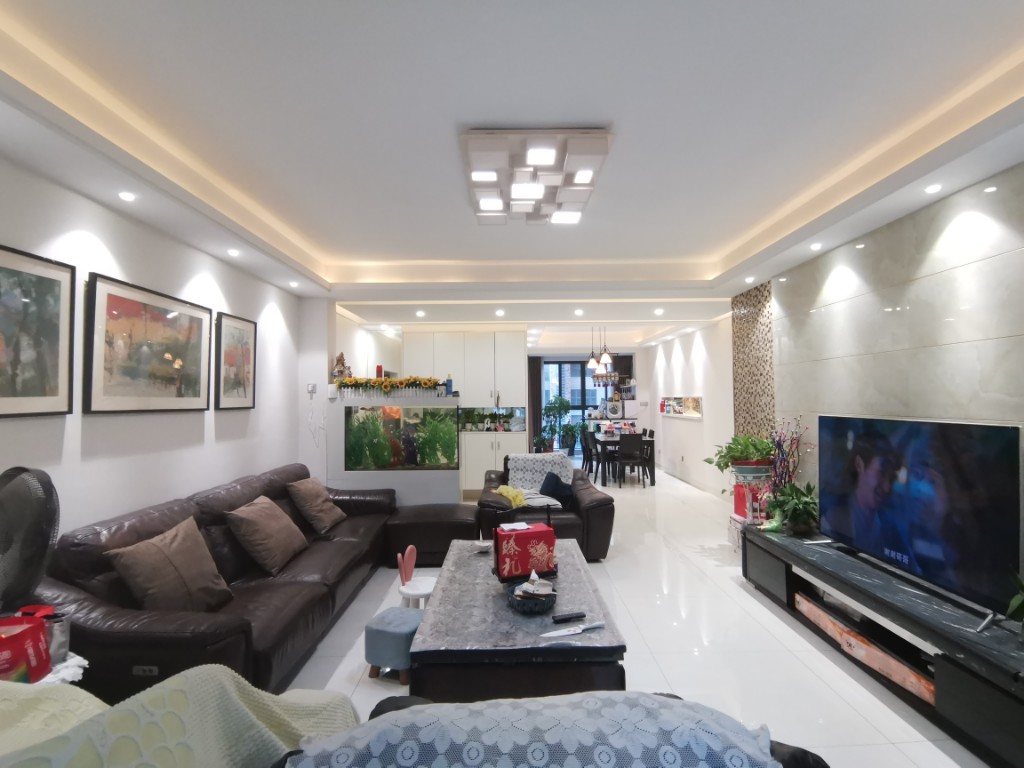 湘银星城  4室2厅2卫    148.0万客厅