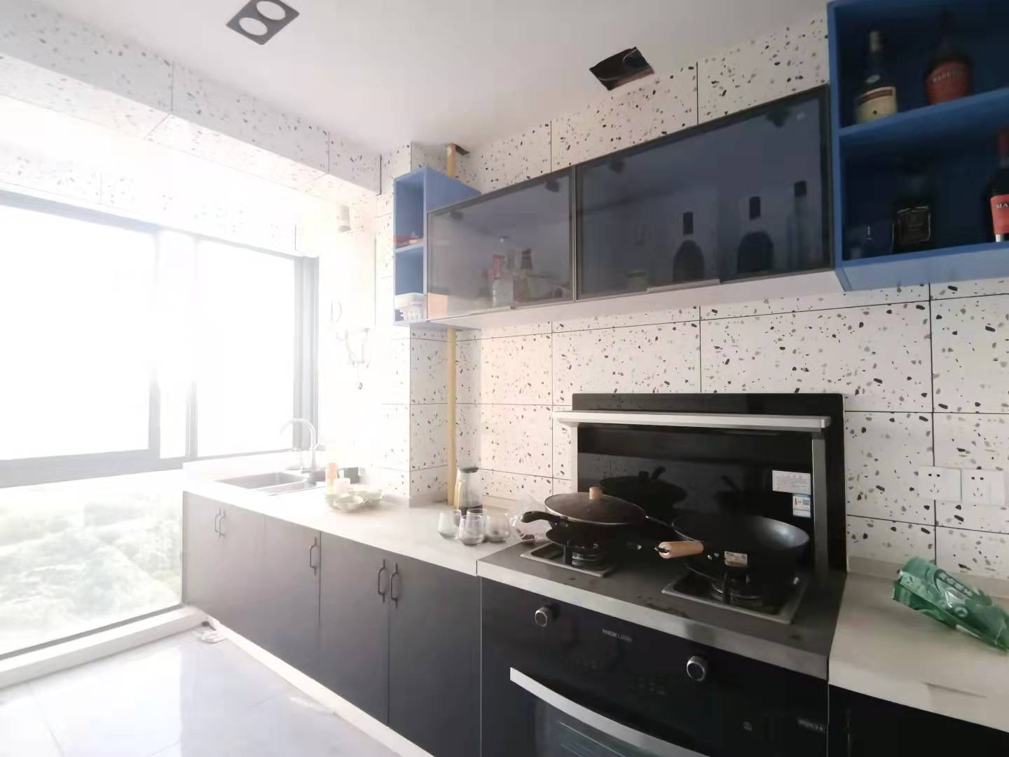 亿都漫城 5室2厅2卫 2800.0元/月 亿都漫城 5室2厅2卫 2800.0元/月室内图