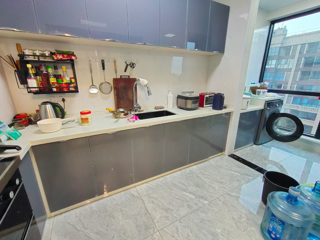 铂金汉宫  3室2厅2卫    99.8万 铂金汉宫  3室2厅2卫    99.8万客厅