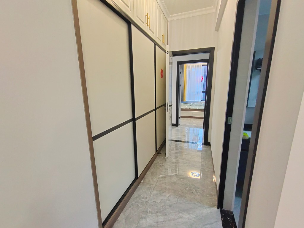 铂金汉宫  3室2厅2卫    99.8万 铂金汉宫  3室2厅2卫    99.8万客厅