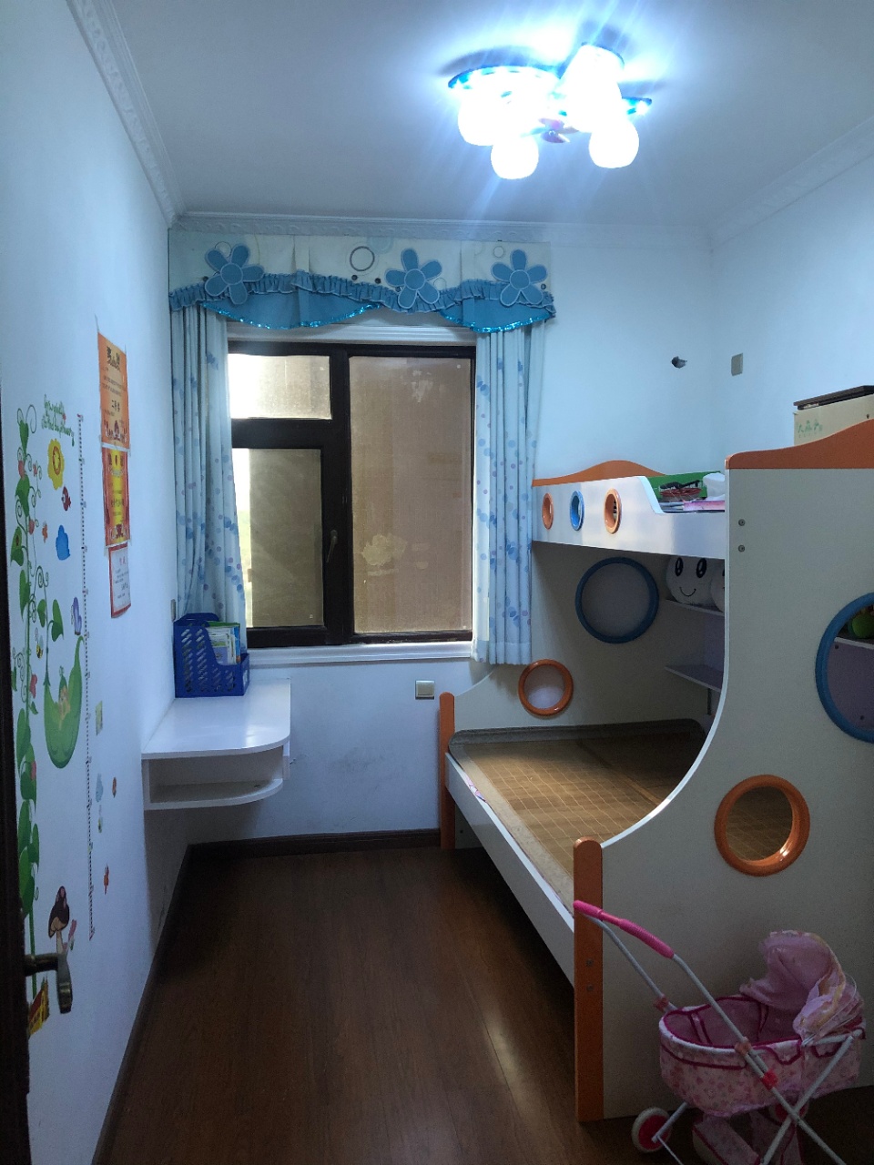 怡河园  4室2厅2卫    175.0万 怡河园  4室2厅2卫    175.0万卧室