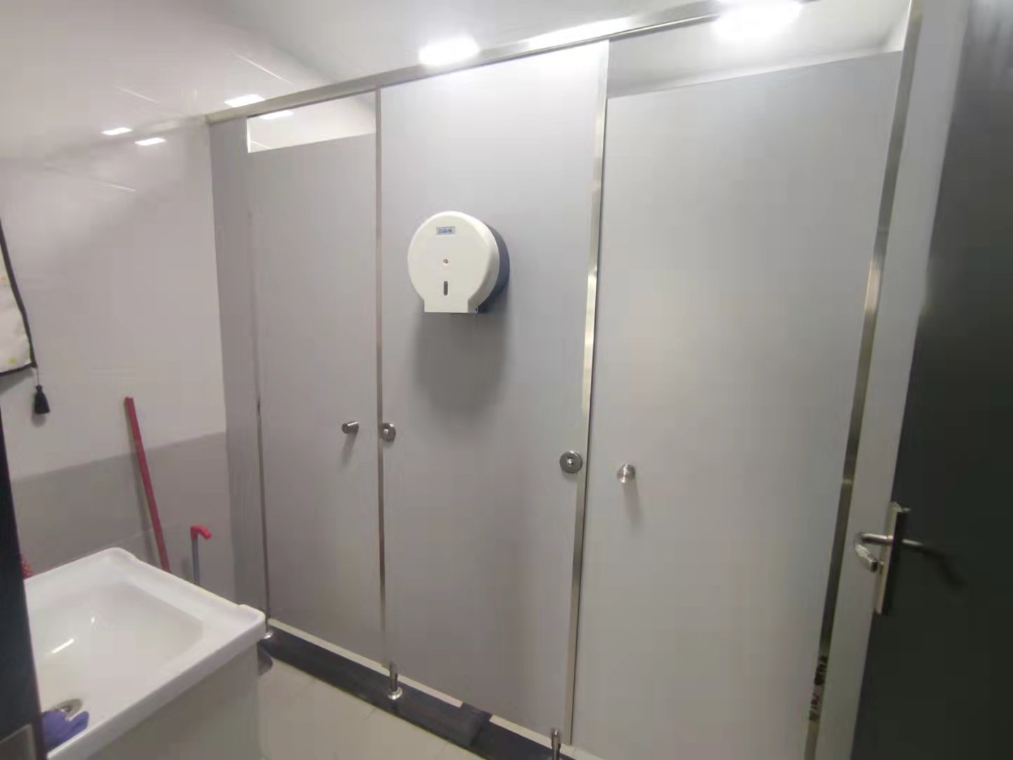 庐山一号  4室1厅1卫    9000.0元/月室内图