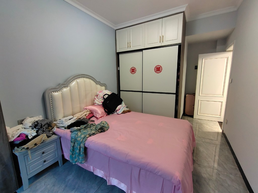 铂金汉宫  3室2厅2卫    99.8万 铂金汉宫  3室2厅2卫    99.8万客厅