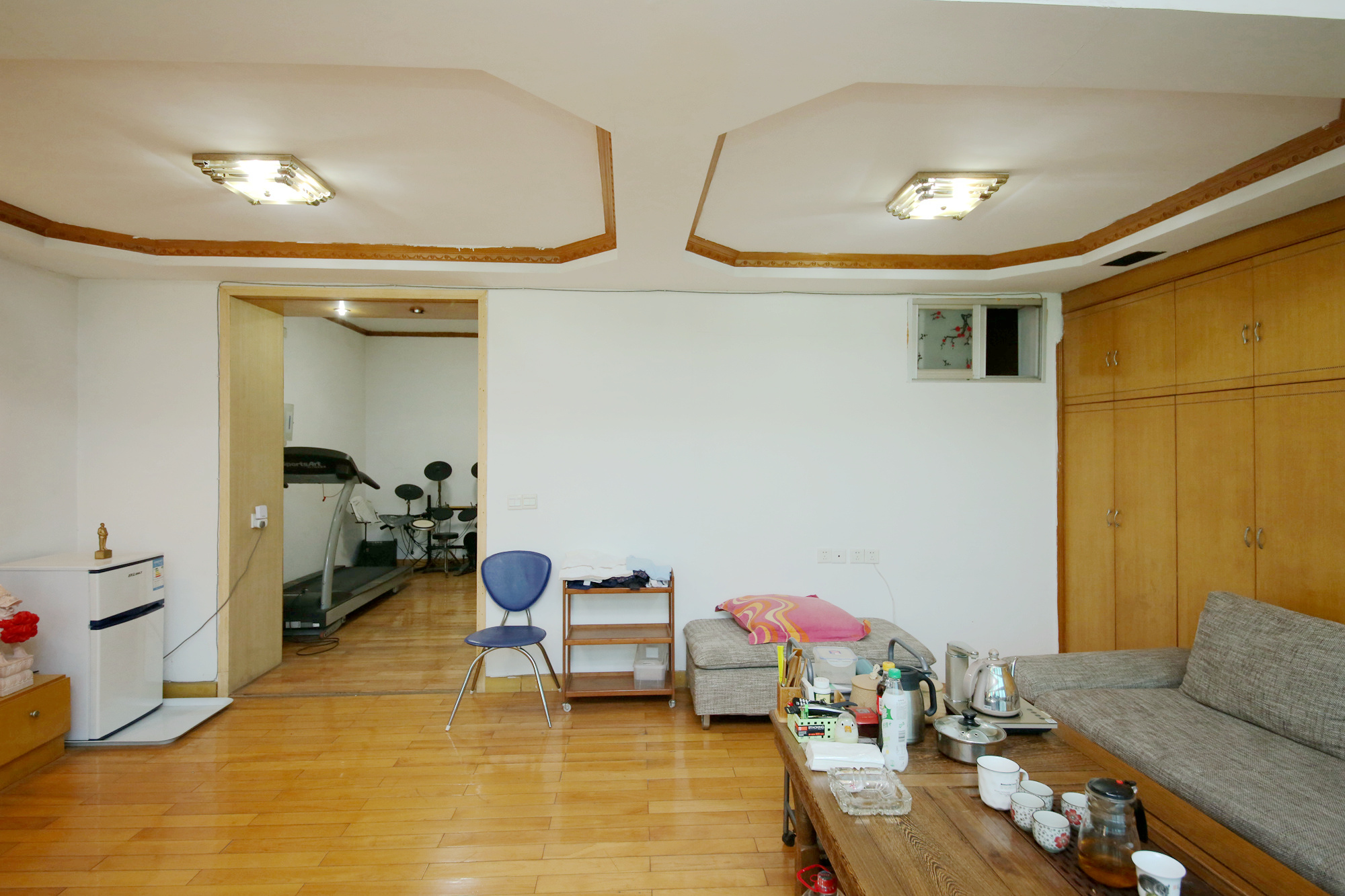 天平公寓（芙蓉区高级人民法院老宿舍）  4室2厅2卫   112.00万客厅