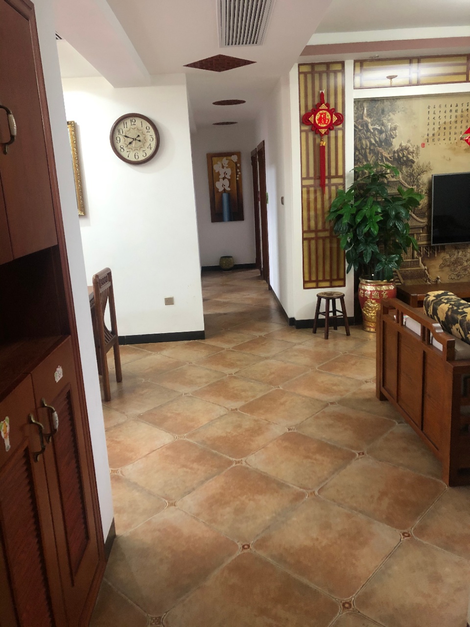 怡河园  4室2厅2卫    175.0万 怡河园  4室2厅2卫    175.0万客厅