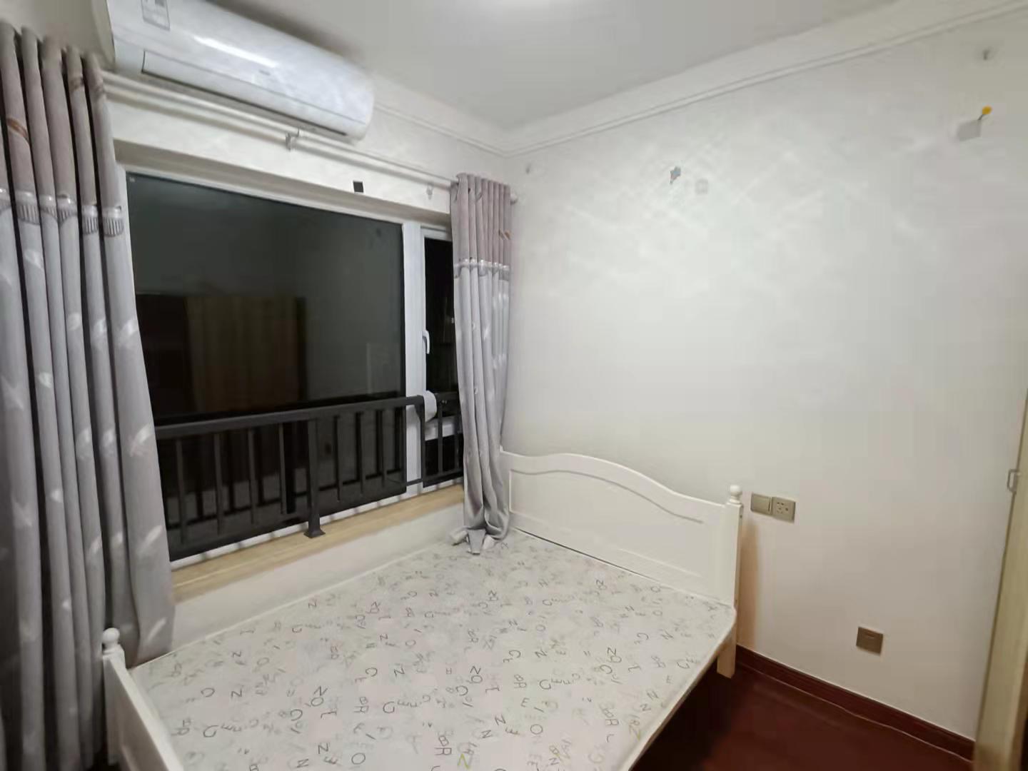 海伦春天  4室2厅2卫   2800.00元/月室内图