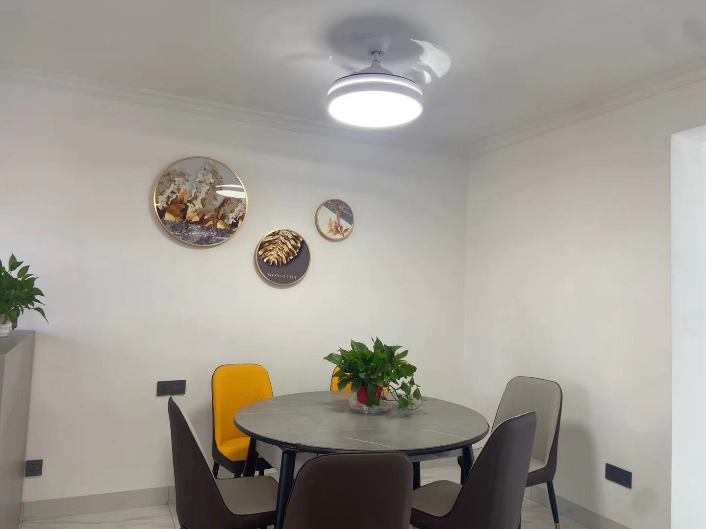 利江花园 3室2厅2卫 77.0万 利江花园 3室2厅2卫 77.0万客厅