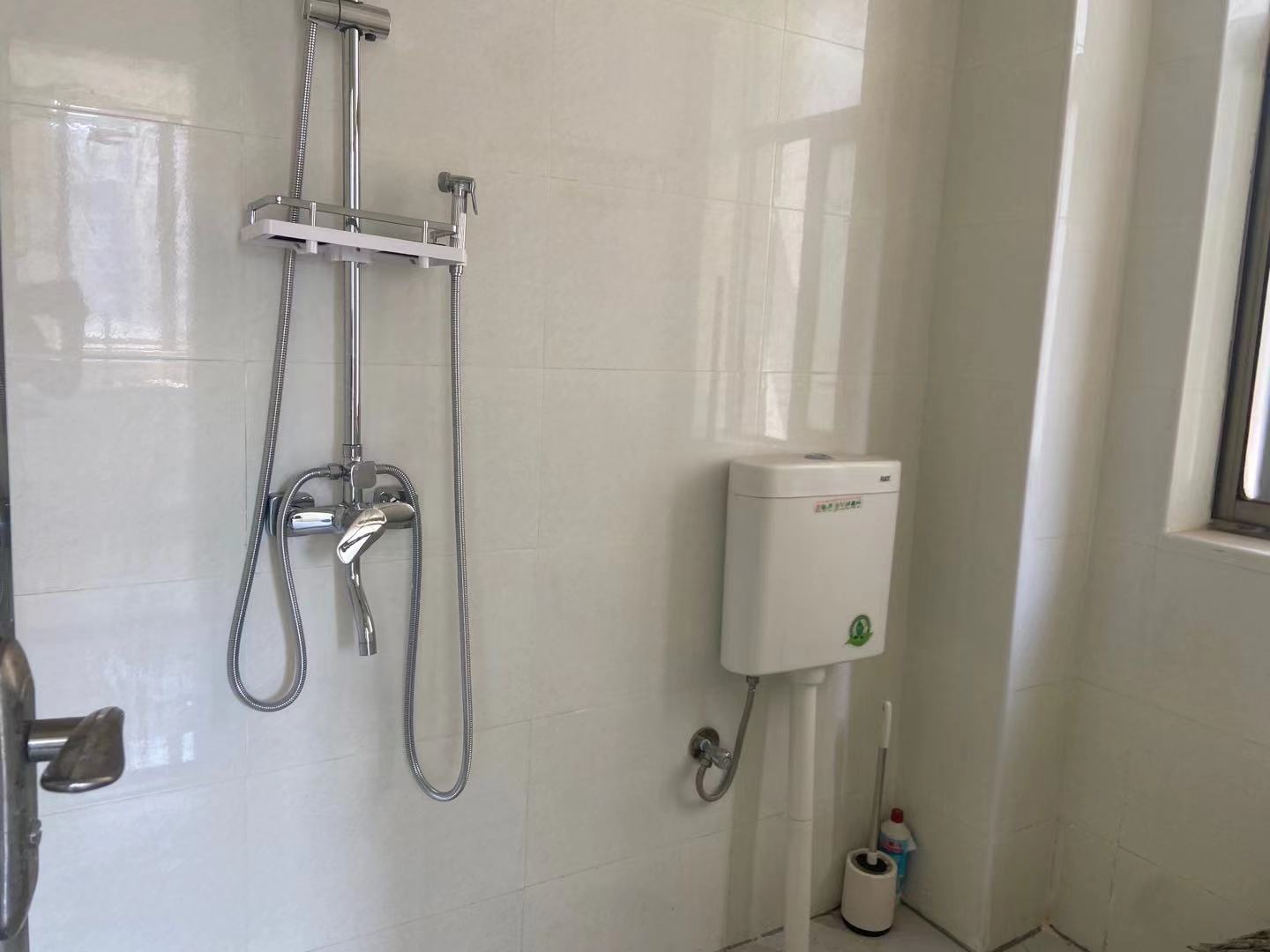 利江花园 3室2厅2卫 77.0万 利江花园 3室2厅2卫 77.0万客厅