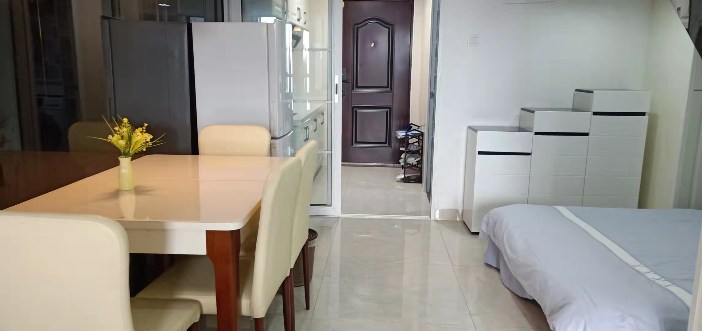 荣悦台 1室1厅1卫 3200.0元/月 荣悦台 1室1厅1卫 3200.0元/月室内图