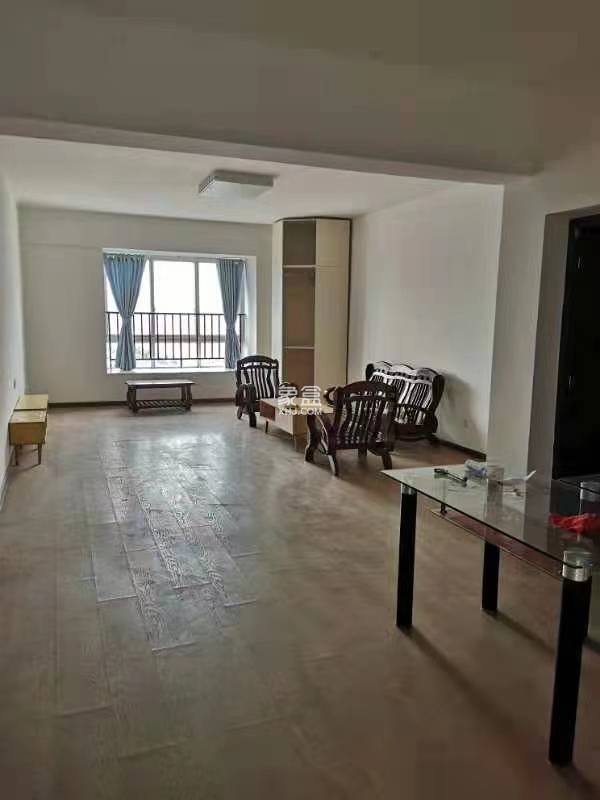 筑梦园 4室2厅2卫 2800.0元/月 筑梦园 4室2厅2卫 2800.0元/月室内图